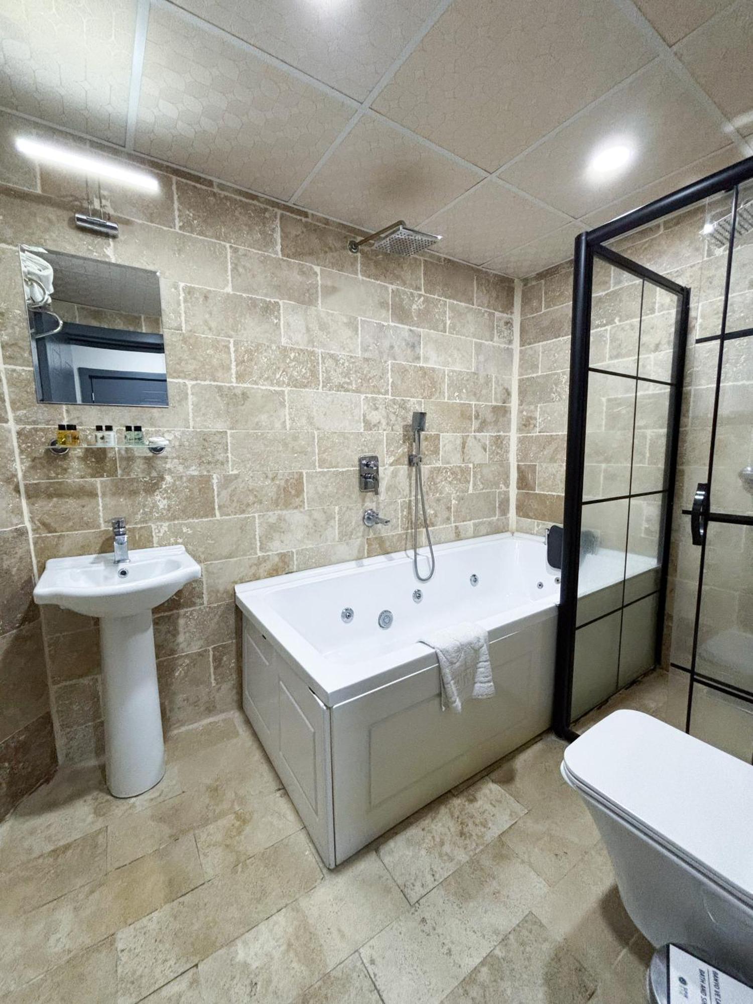 Whitestone Hotel 内夫谢希尔 外观 照片