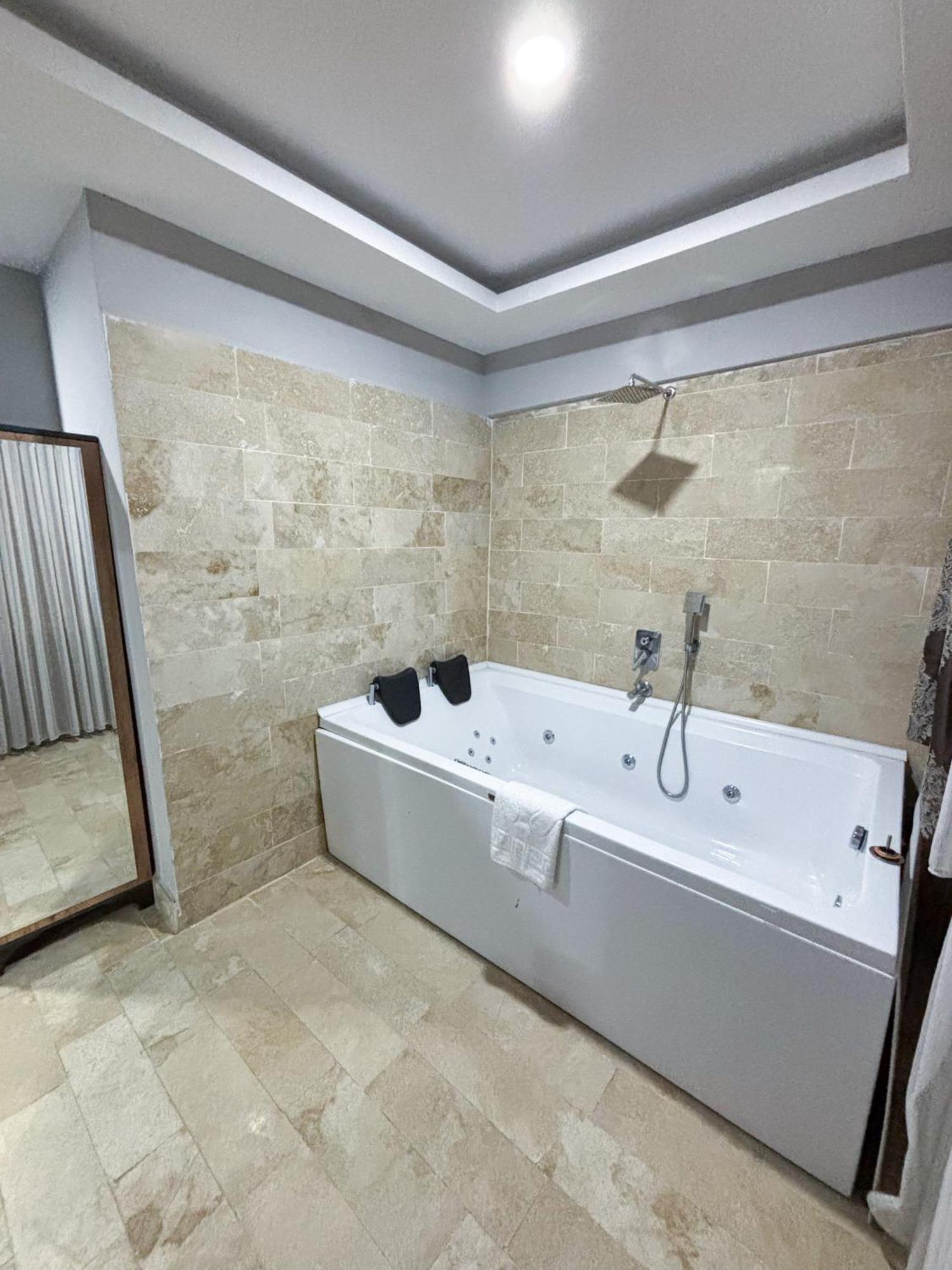 Whitestone Hotel 内夫谢希尔 外观 照片